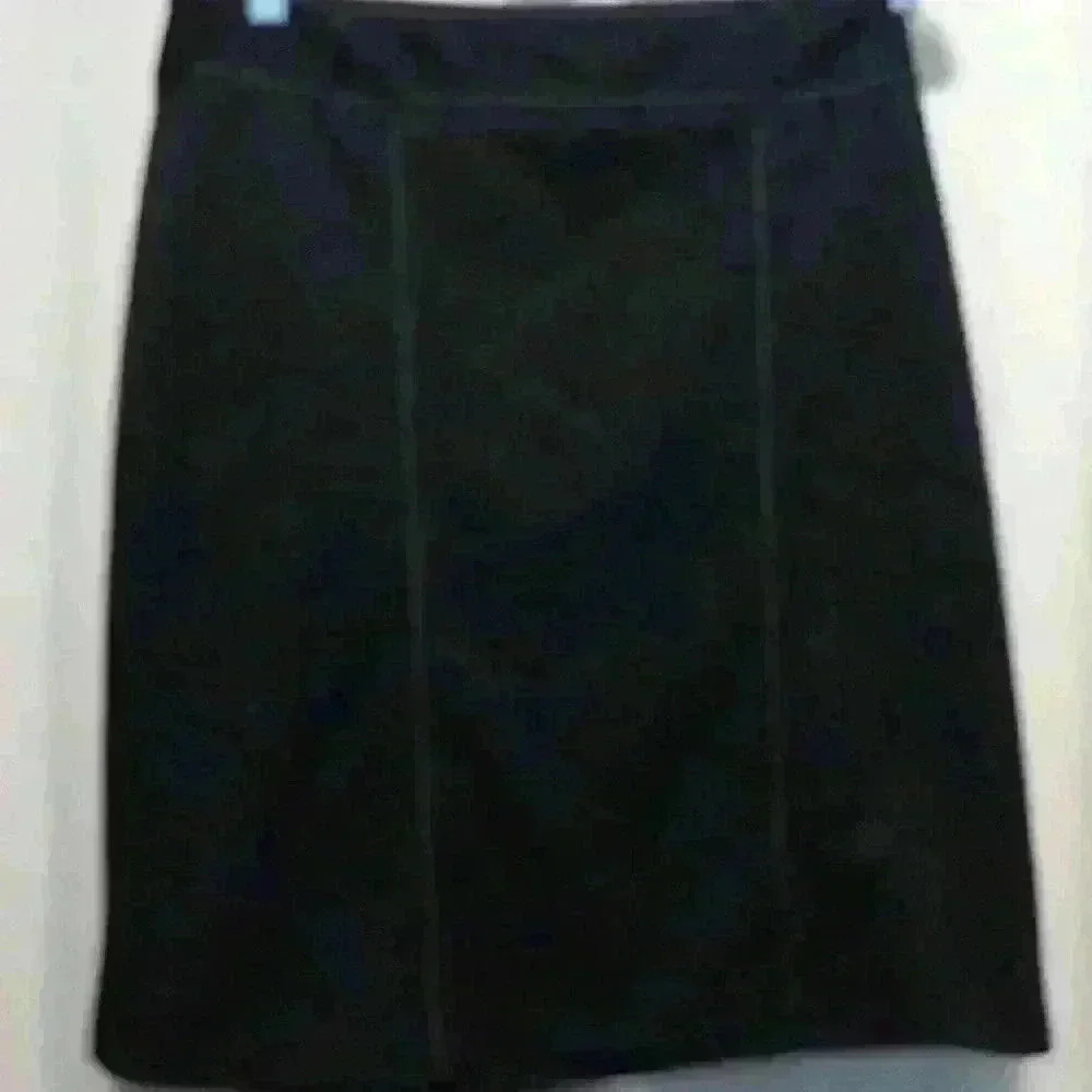 black skirt